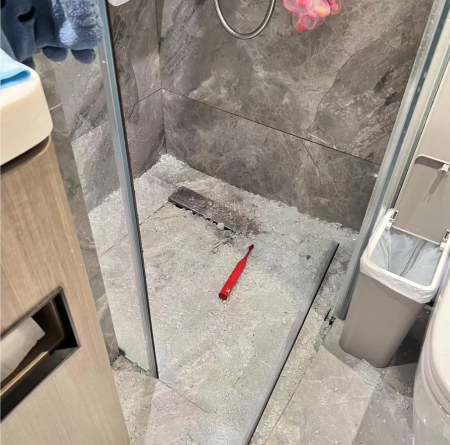 淋浴房的玻璃门怎样去除水垢——实用指南
