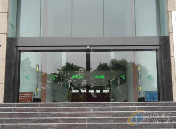 四开玻璃门，现代建筑的优雅通道
