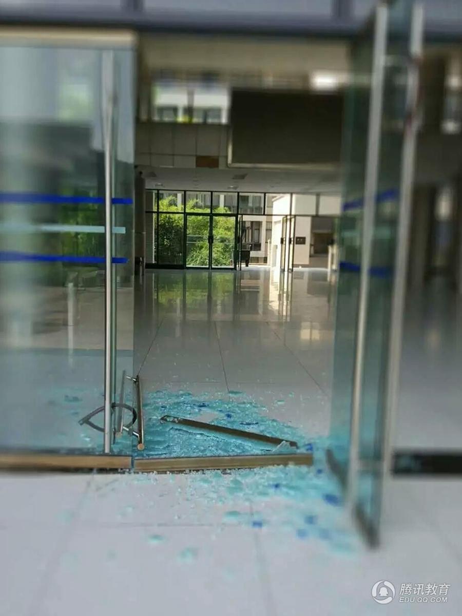 玻璃门磨地调试详解