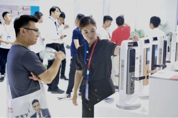 自动门的开关密钥是智能科技的力量
