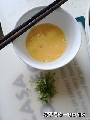 开水煮蛋花，一道简单而美味的家常早餐