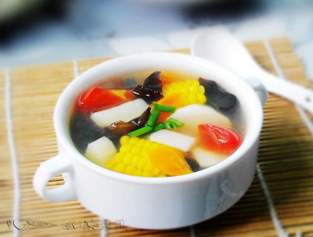 生菜木耳蛋花汤，一道营养美味的家常汤品