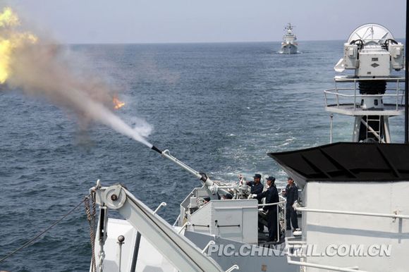 解放军伞兵派遣到沿海，强化防卫能力，维护国家安全
